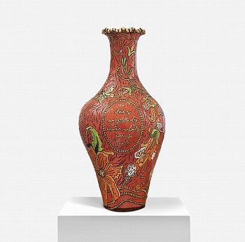 lucinda mudge does anybody know whats going on ceramic with gold lustre