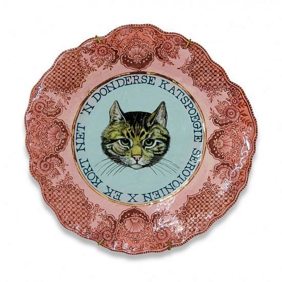 Francke Gretchen Crots, Katspoegie
electric fired earthenware,underglaze,transparent glaze,gold lustre,M.O.P lustre, metallic gold on glaze paste