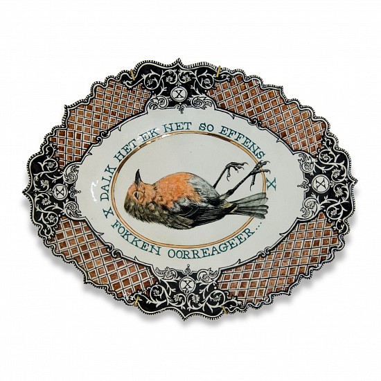 Francke Gretchen Crots, Fyngevoelig
electric fired earthenware,underglaze,transparent glaze,gold lustre,M.O.P lustre, metallic gold on glaze paste